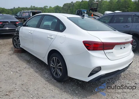 2022 Kia Forte Lxs z USA, uszkodzony, nr VIN 3KPF24AD7NE490948